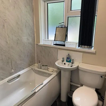 Peaceful Ideal For Contractors And Family Apartment Leeds (West Yorkshire)