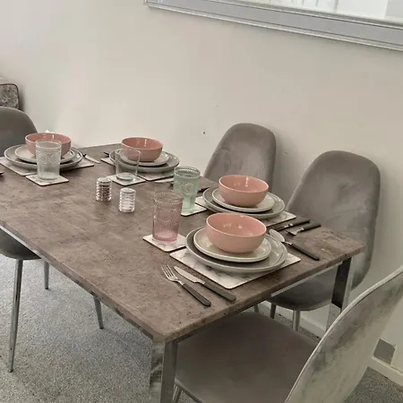 Peaceful Ideal For Contractors And Family Apartment