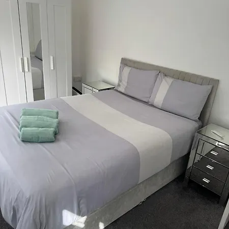 Peaceful Ideal For Contractors And Family Apartment Leeds (West Yorkshire)