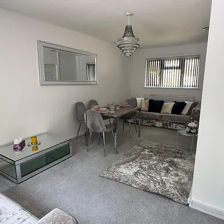 Peaceful Ideal For Contractors And Family Apartment